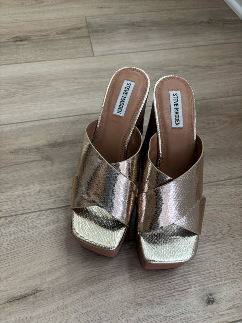 Steve Madden gold platform heels. Size 11. Worn once.